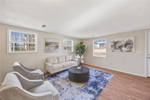 1615 N John Miller Rd, Fayetteville, AR, 72704-8331 | Card Image