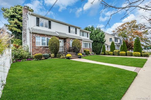 2730 Remsen St, Baldwin, NY, 11510-3830 | Card Image