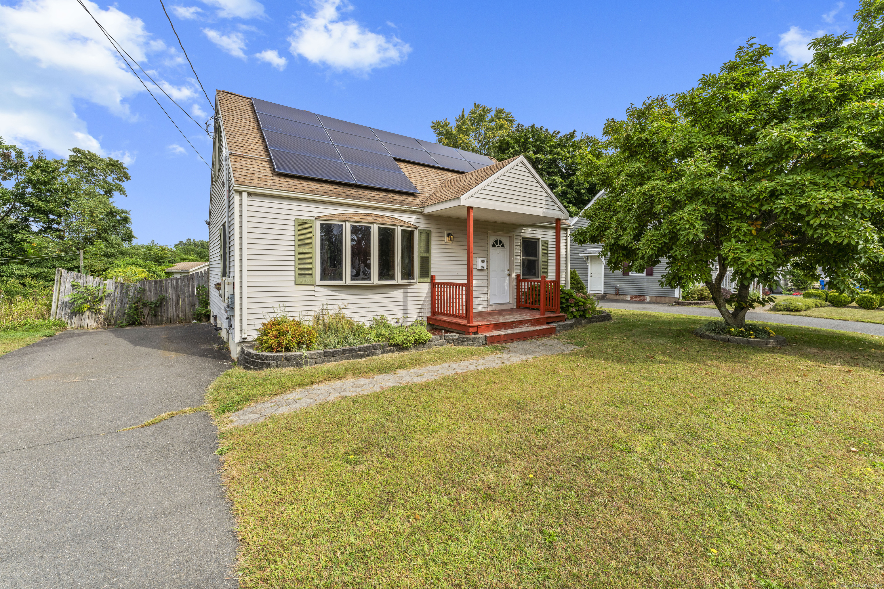 Woodmere Rd, Bristol, CT 06010