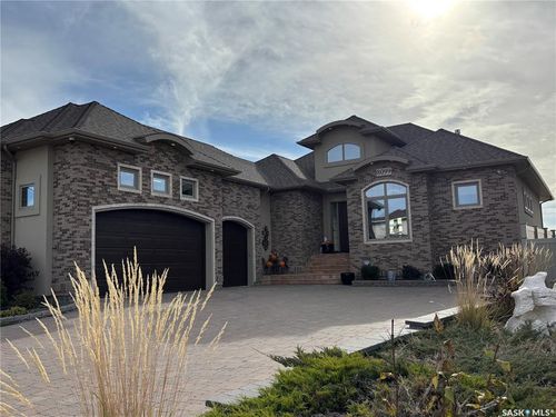 8099 Wascana Gardens Cres, Regina, SK, S4V1G2 | Card Image