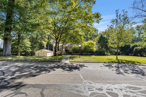 4 Dalewood Dr, Suffern, NY, 10901-4303 | Card Image