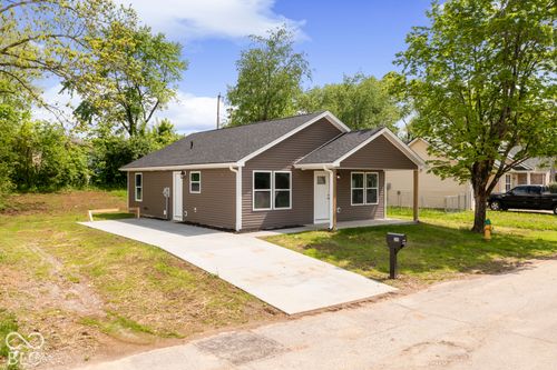 1918 Country Manor St, North Vernon, IN, 47265-8936 | Card Image