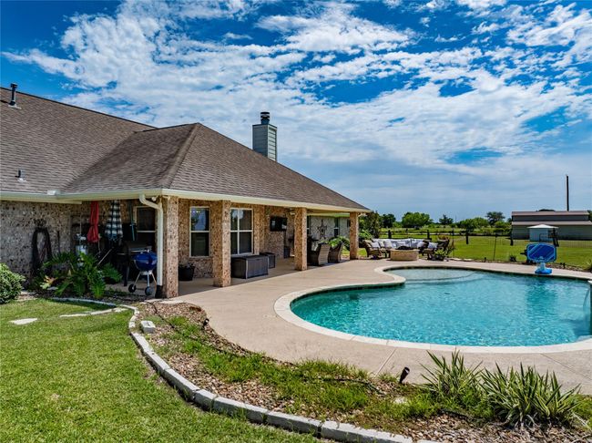 17087 County Road 266, Home with 3 bedrooms, 4 bathrooms and 2 parking in East Bernard TX | Image 11