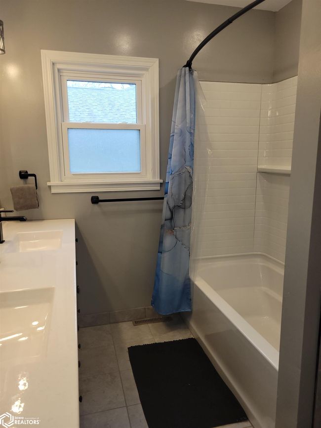 1020 W Broadway St, Home with 3 bedrooms, 2 bathrooms and 2 parking in Eagle Grove IA | Image 10