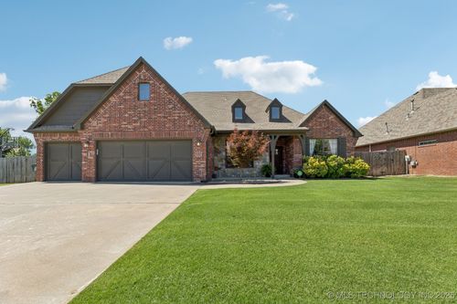 3604 109th St, Jenks, OK, 74037-1811 | Card Image