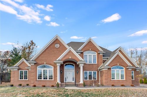 5 Tealwood Cv, Charleston, IL, 61920-4407 | Card Image