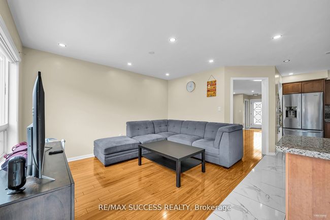 28 Herdwick St, House attached with 4 bedrooms, 4 bathrooms and 4 parking in Brampton ON | Image 10