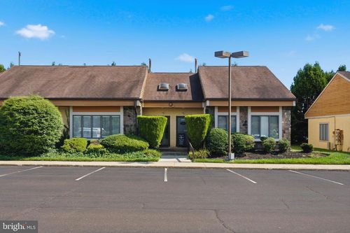 906 Town Ctr, DOYLESTOWN, PA, 18901-5182 | Card Image
