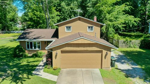 853 Alameda Ave, Sheffield Lake, OH, 44054-2201 | Card Image
