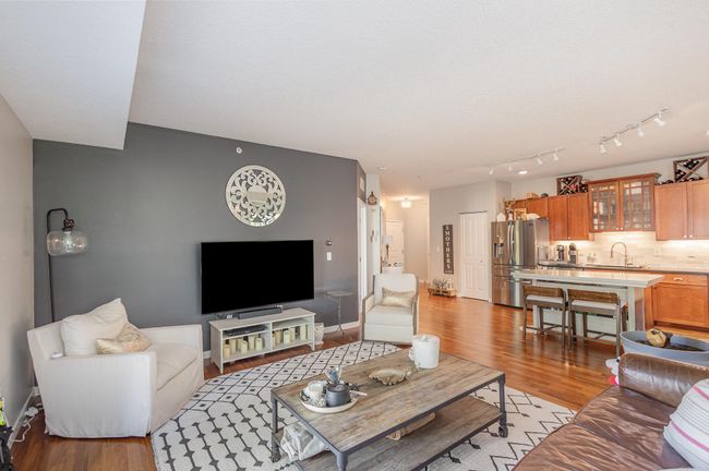 Large living room with 9' ceilings | Image 6