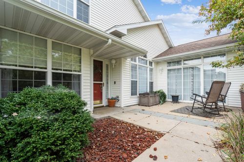 4980 Lucore Rd, Marion, IA, 52302-9194 | Card Image