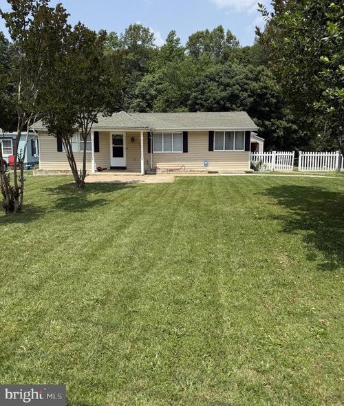 7239 Smith Station Rd, FREDERICKSBURG, VA, 22407-5028 | Card Image
