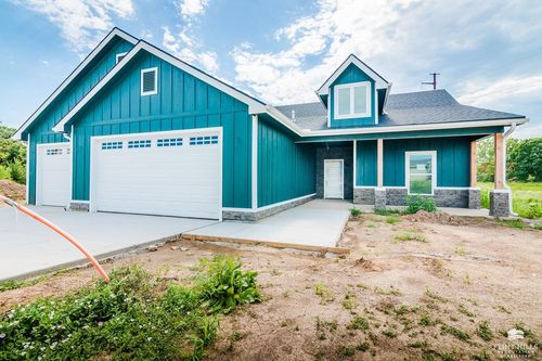 8392 Zacs Ct, Manhattan, KS, 66502-8320 | Card Image