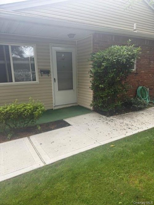 1-72 Parkcenter Dr, Deer Park, NY, 11729-4404 | Card Image