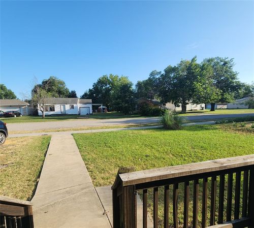 705 W Locust St, Tecumseh, OK, 74873-3810 | Card Image