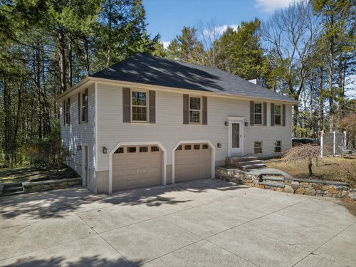 21 Spruce Ln, Dover, NH, 03820-4409 | Card Image
