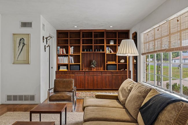312 S Acorn St, House other with 3 bedrooms, 3 bathrooms and null parking in Fredericksburg TX | Image 7