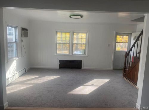 211 Mineola Ave, Carle Place, NY, 11514-1618 | Card Image