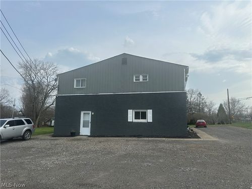 5885 Youngstown Hubbard Rd, Hubbard, OH, 44425-2572 | Card Image