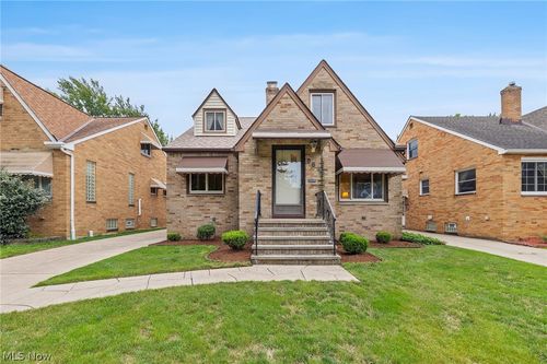 9537 Elsmere Drive, Parma, OH, 44130 | Card Image