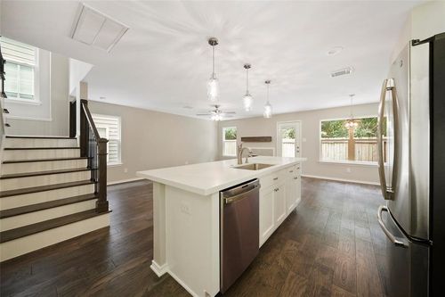 101 N Villa Oaks Dr, The Woodlands, TX, 77382-2304 | Card Image