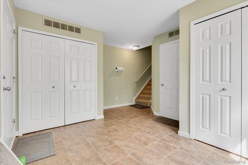 apt-f-1048 Lakepointe St, Grosse Pointe Park, MI, 48230-1367 | Card Image