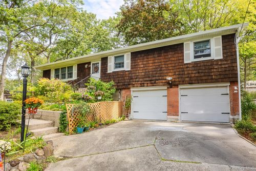 43 Flowerfield Rd, Sound Beach, NY, 11789-1815 | Card Image