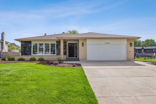 7825 Stratford Pl, Darien, IL, 60561-4555 | Card Image