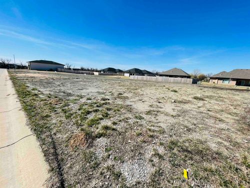 5139 N Lycee St, Bel Aire, KS, 67226-8736 | Card Image