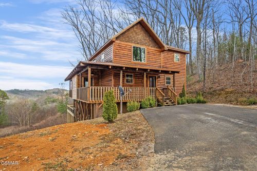 2420 Rainbow Falls Lane, Sevierville, TN, 37862 | Card Image