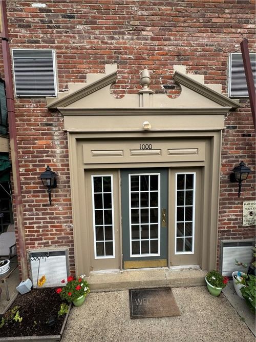 apt-j-1000 Chatham Park Dr, Pittsburgh, PA, 15216-1049 | Card Image