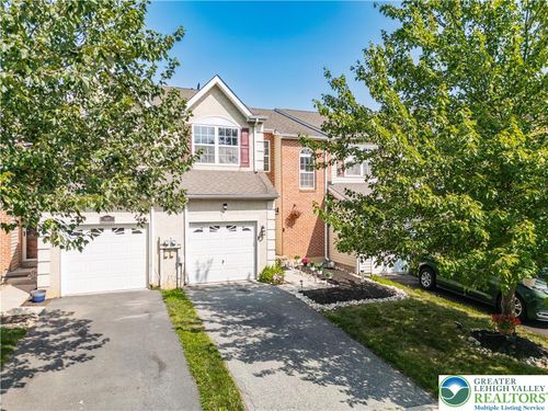 7033 Hunt Dr, Macungie, PA, 18062-9221 | Card Image