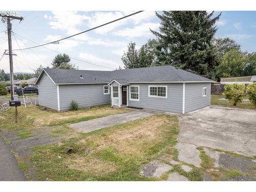 756 33rd Ave, Longview, WA, 98632-1902 | Card Image