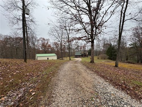 366 Flatrock Dr, Leon, WV, 25123-8567 | Card Image