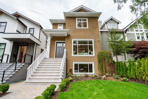 2561 2nd Ave W, Vancouver, BC, V6K1J7 | Card Image