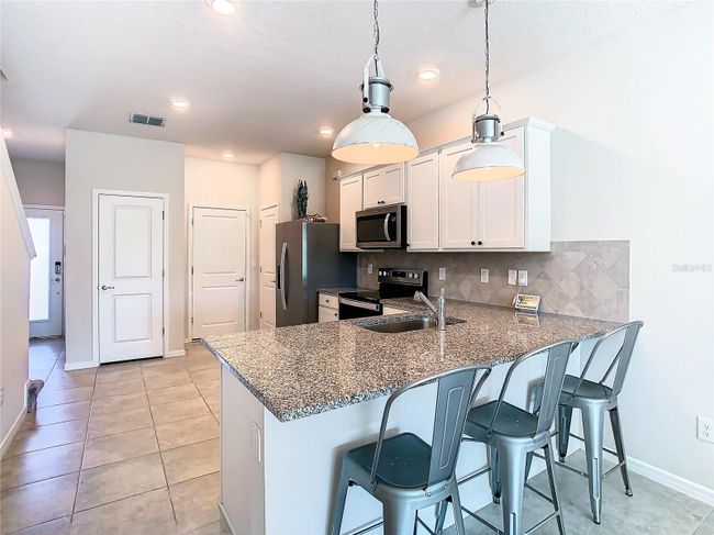 Granite counter Breakfast Bar | Image 14