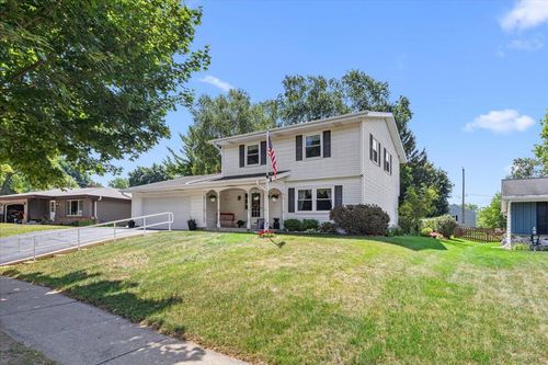 1713 Howlett Ln, Waukesha, WI, 53186-6927 | Card Image