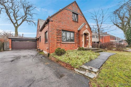 30 Bentham Pkwy, Amherst, NY, 14226-4501 | Card Image