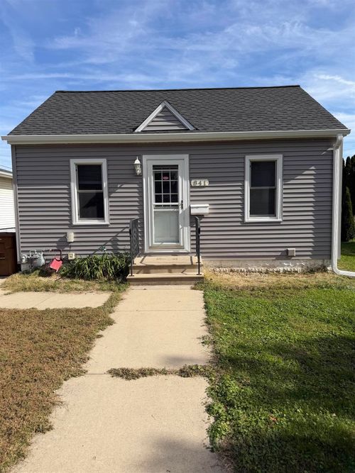 841 Knoll Ave, Waterloo, IA, 50701-6122 | Card Image