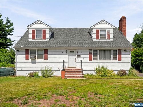 33 Prospect St, Paramus, NJ, 07652-2706 | Card Image