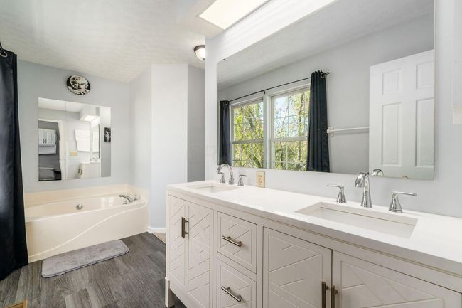 Owner's Bathroom | Image 31
