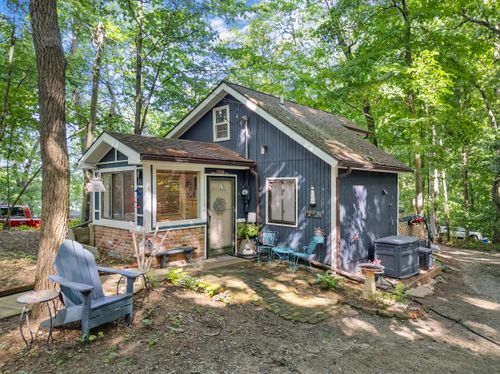 3570 Parkway Ct, Hillsdale, MI, 49242 | Card Image