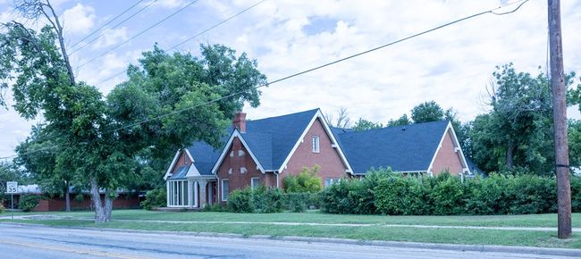 1001 W Walnut St, House other with 3 bedrooms, 3 bathrooms and 4 parking in Coleman TX | Image 5