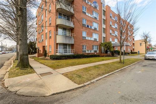 4d-205 Mineola Blvd, Mineola, NY, 11501-2552 | Card Image