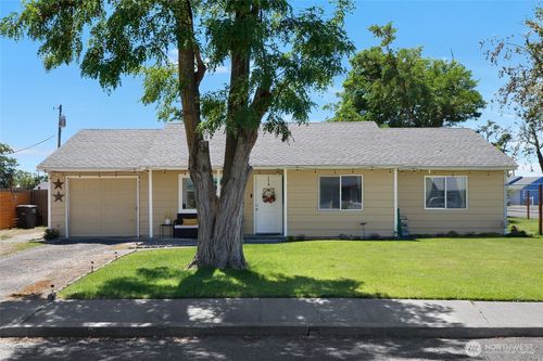 1232 Arlington Dr, Moses Lake, WA, 98837-3170 | Card Image