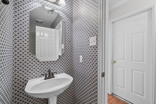1/2 bath downstairs | Image 15