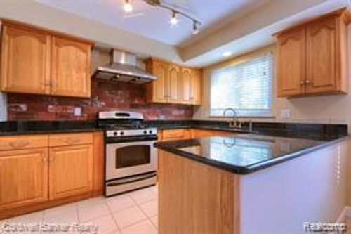 45356 Indian Creek Dr, Canton, MI, 48187-2517 | Card Image