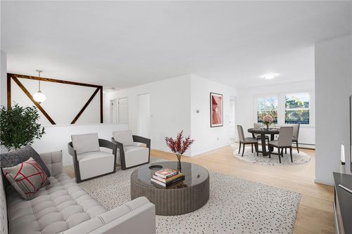 309 Mountain Rd, Jefferson Valley, NY, 10535-1313 | Card Image