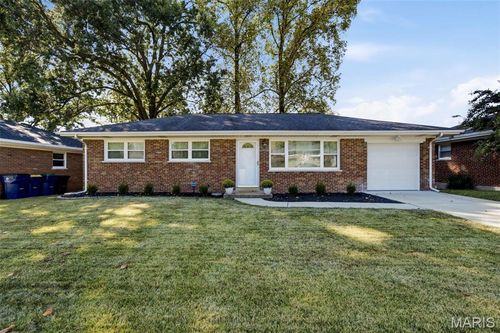 8635 Villa Crest Dr, Saint Louis, MO, 63126-1939 | Card Image