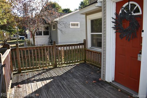 135 Park Ave, Holly, MI, 48442-1423 | Card Image